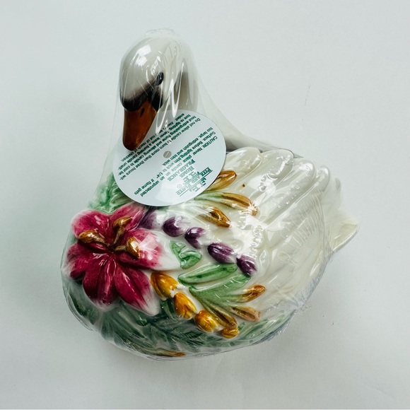 Fits and Floyd Floral Swan Filled Candle Cup - Picture 3 of 6